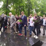 Возложение цветов к памятнику детям, погибшим в годы Великой Отечественной войны